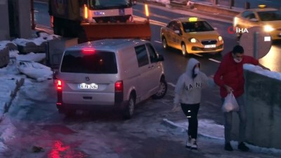kaygan yol -  İstanbul’da kar yağışı sonrası oluşan don nedeniyle vatandaşlar zor anlar yaşadı Videosu