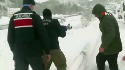 jandarma -  Kar esaretinden çocuğunu böyle kaçırdı Videosu