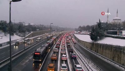 14 subat -  İstanbul’da etkili olan kar yağışı sonrası 15 Temmuz Şehitler Köprüsü’nde trafik yoğunluğu Videosu