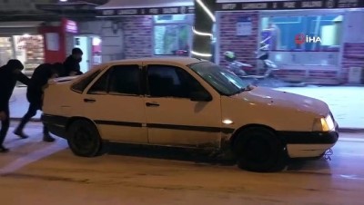 kar yagisi -  Kars’ta yollar buz pistine döndü Videosu