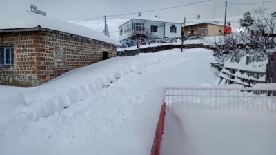  - Kayseri'nin bazı mahallelerinde kar kalınlığı 70 santime ulaştı