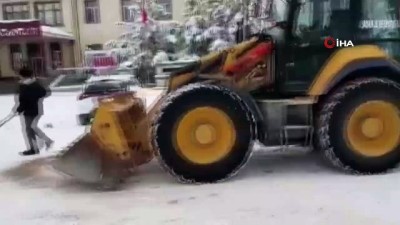 kar yagisi -  Buzlanan yollarda tuzlama çalışması Videosu