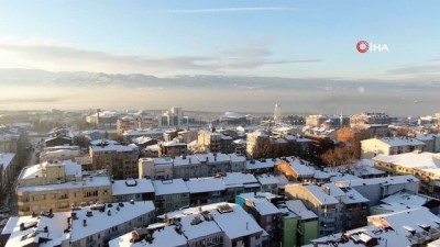  Hava sıcaklığı eksi 4 dereceye düşünce göl buz tuttu