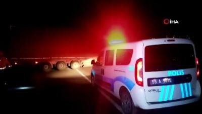  Lastiği patlayan tır kaza yaptı, Çorlu-Edirne Karayolu'nda ulaşım aksadı