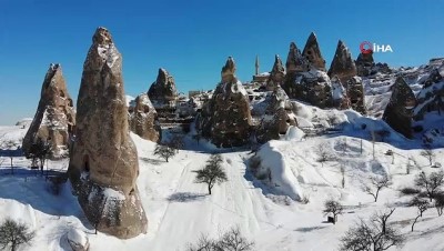  Masal diyarı Kapadokya'da mest eden kar manzarası