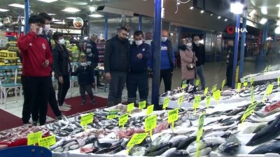 balik fiyatlari -  Antalya’da sokağa çıkma kısıtlaması öncesinde balık tezgahlarında yoğunluk Videosu