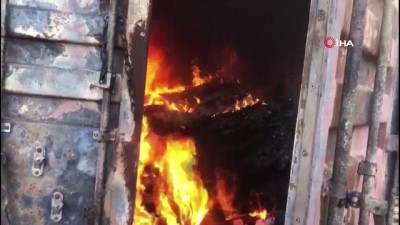 gumruk kapisi -  - İran-Afganistan sınırındaki patlamanın maddi hasarı en az 50 milyon dolar Videosu