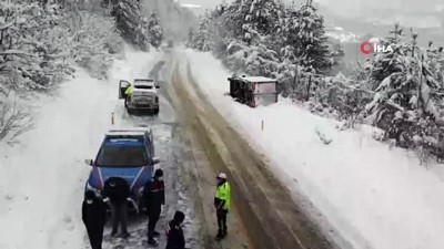  Kar yağışı etkili oldu, bazı araçlar devrildi bazıları kara saplandı