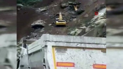 tas ocagi -  Taş ocağında göçük sırasında iş makinesi devrildi: 1 ölü, 1 yaralı Videosu