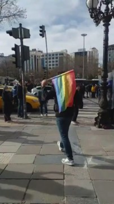 Ankarada lgbt bayrağıyla provokasyon! İşgalciler yine polisi hedef aldı