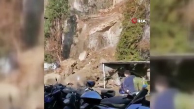 sahil yolu -  - İtalya’da toprak kayması yolu kapattı Videosu