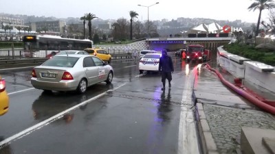 metro istasyonu -  - İzmir’i sel vurdu: alt geçitler ve metro istasyonlarının çıkışları tıkandı Videosu