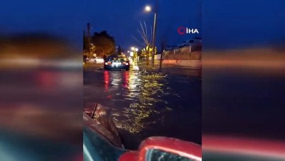otobus duragi -  İzmir’i sel vurdu: Dereler taştı, araçlar sular altında kaldı Videosu