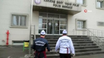  Şahinbey'de görev başındaki polislere sıcak yemek ikramı