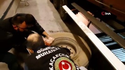 kacakcilik operasyonu -  Sarp Sınır Kapısında kaçakçılık operasyonu: Stepne lastik içinde 176 kilogram kaçak bal ele geçirildi Videosu