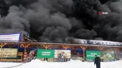  - Ukrayna’nın en büyük toptancı mağazasında yangın