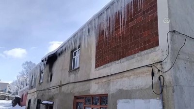 buz sarkitlari - BİNGÖL - Kar yağışı nedeniyle 54 yerleşim yerine ulaşım sağlanamıyor Videosu
