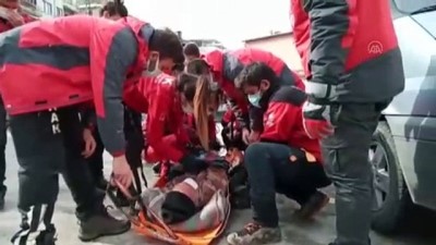 BURSA - Bacağı alçılı adam arama kurtarma ekiplerince evine götürüldü