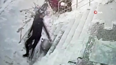 kar yagisi -  Buzlanan merdivende tüpçünün zor anları kamerada Videosu