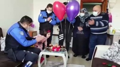 kucuk kiz - ÇORUM - Doğum gününü polislerle kutlamak isteyen küçük Elif'e sürpriz kutlama partisi Videosu