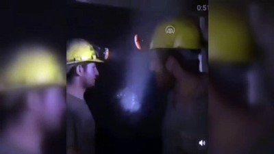 maden ocagi - ELAZIĞ - Maden ocağındaki kazada hayatını kaybeden 2 işçinin birlikte türkü söylediği görüntü ortaya çıktı Videosu