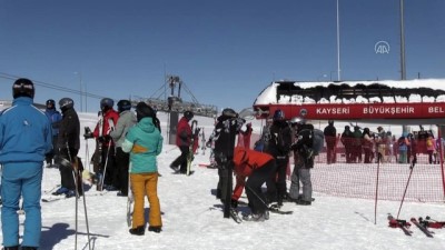 kayak tutkunlari - KAYSERİ - KIŞ TURİZMİNİN GÖZDE MERKEZLERİ - Erciyes'in pistleri, kayak tutkunlarına adrenalinin zirvesini yaşatıyor Videosu