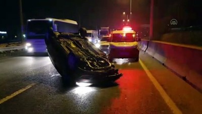 KOCAELİ - 3 aracın karıştığı trafik kazasında 2 kişi yaralandı