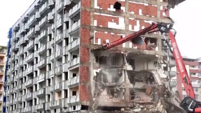 RİZE - Kentsel dönüşüm projesi kapsamında bazı yapıların yıkımı sürüyor