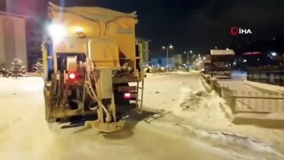 yaya trafigi -  Bayburt’ta karla mücadelede yoğun mesai Videosu