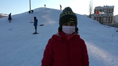 kar eglencesi -  Sivas'ta plastik poşetli kar eğlencesi Videosu