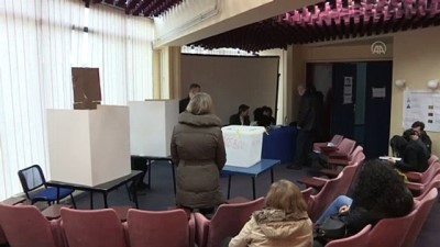 SREBRENİTSA - Bosna Hersek'in Srebrenitsa kentinde tekrarlanan yerel seçimde oy verme işlemi başladı