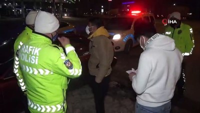 dur ihtari -  Ehliyetsiz alkollü sürücü trafikten men ve plakasız araçla kaçarken yakalandı Videosu
