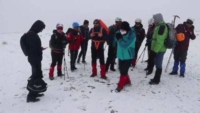 anma etkinligi - IĞDIR - Türk dağcılar Hocalı şehitleri için Haça Dağı'na tırmandı Videosu