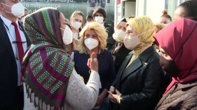 İZMİR - Cumhurbaşkanı Erdoğan'ın eşi Emine Erdoğan, depremzedeleri ziyaret etti