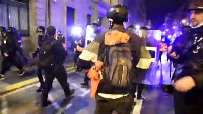 polise saldiri - MADRİD - Tutuklanan rap sanatçısı Hasel'e destek gösterileri 6. gününü doldurdu Videosu