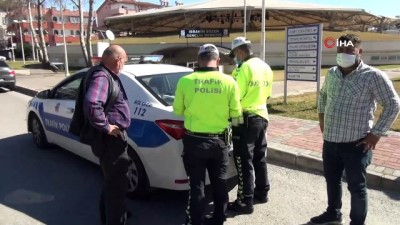 saglik ekibi -  Otomobil ile minibüse çarpıştı: 1 yaralı Videosu