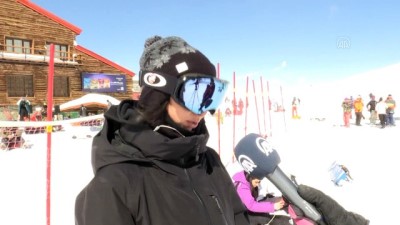 teleferik - Tahran'daki kayak merkezlerinde Kovid-19'a rağmen hareketlilik yaşanıyor Videosu