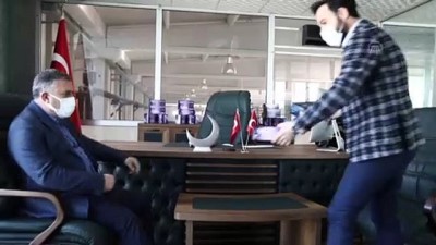 yatirimci - ANKARA - Çubuk Belediye Başkanı Demirbaş, kurulumu devam eden eldiven fabrikasını ziyaret etti Videosu