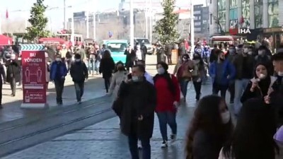 gunesli hava -  Güneşi gören Taksime akın etti, sosyal mesafe unutuldu Videosu