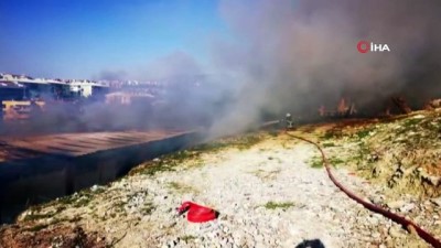 cesmeli -  Kuşadası’nda inşaat konteynerleri alev alev yandı Videosu