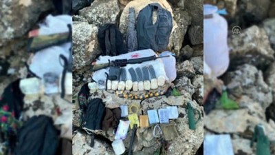 plastik patlayici - MARDİN - PKK'lı teröristlerin kullandığı 11 sığınak ve depo kullanılamaz hale getirildi Videosu