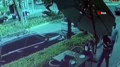 soygun -  - Meksika’da bir kişi kendisini soymaya çalışan hırsızlarla çatışmaya girdi Videosu
