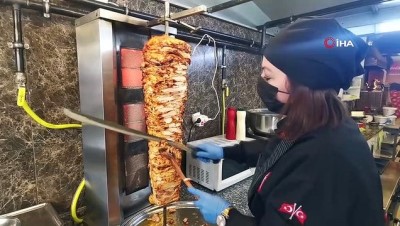  - Tokat’ta dönere kadın eli değdi