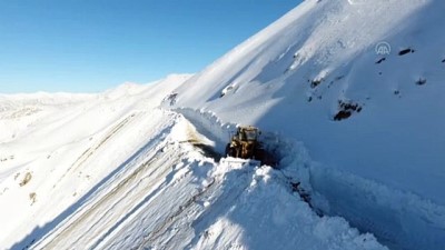 BİTLİS - Hizan'da karla mücadele çalışmaları sürüyor