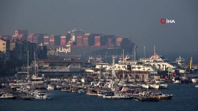  Çanakkale Boğazı dev konteyner gemilerin geçişi için 14 saat trafiğe kapandı