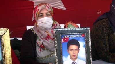 oturma eylemi - Diyarbakır anneleri oturma eylemini kararlılıkla sürdürüyor Videosu