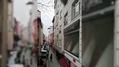 patlama sesi - İSTANBUL - Battaniyelerle seferber olan mahalleli, yangında mahsur kalan 4 çocuğu kurtardı (2) Videosu