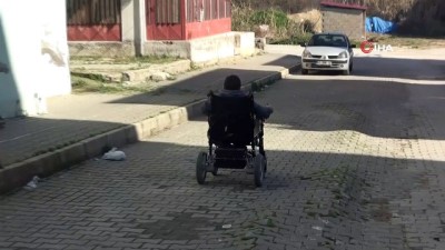 tekerlekli sandalye -  Tek isteği ayakları üzerinde durmak Videosu