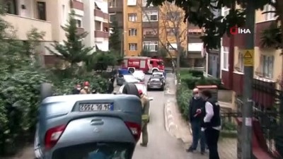 kadin surucu -  Üsküdar’da yokuş aşağı inen kadın sürücü otomobiliyle takla attı: 1 yaralı Videosu