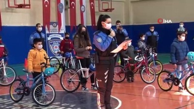  'Esenyurt Güvenli Şehir' projesi kapsamında çocuklara bisikletle güvenli sürüş eğitimi verildi